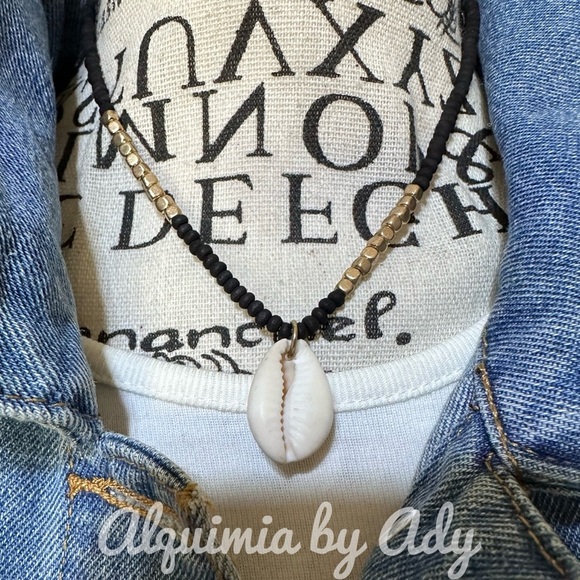 Shell Pendant Necklace with Black and Gold Beads - Picture 2 of 2